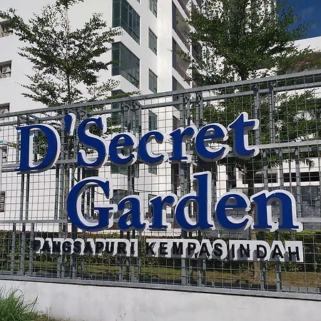 Kempas Indah @ The Secret Garden Homestay Johor Bahru Luaran gambar